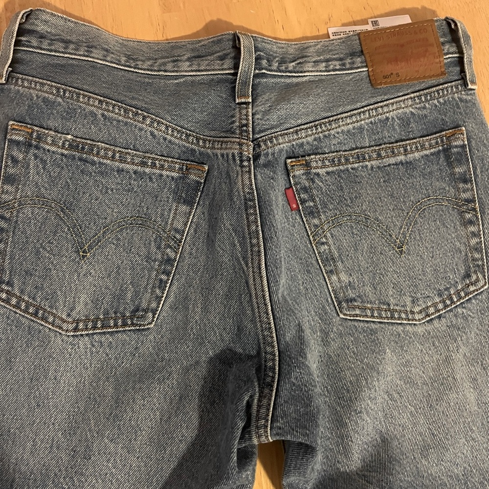 Women’s Levi’s!